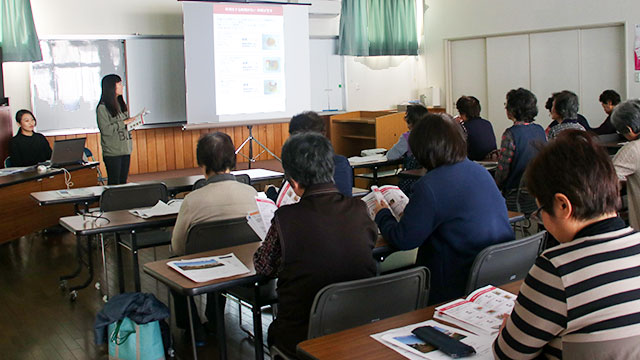 秋田栄養短大_移動公開「菜・果物の摂取不足と減塩」